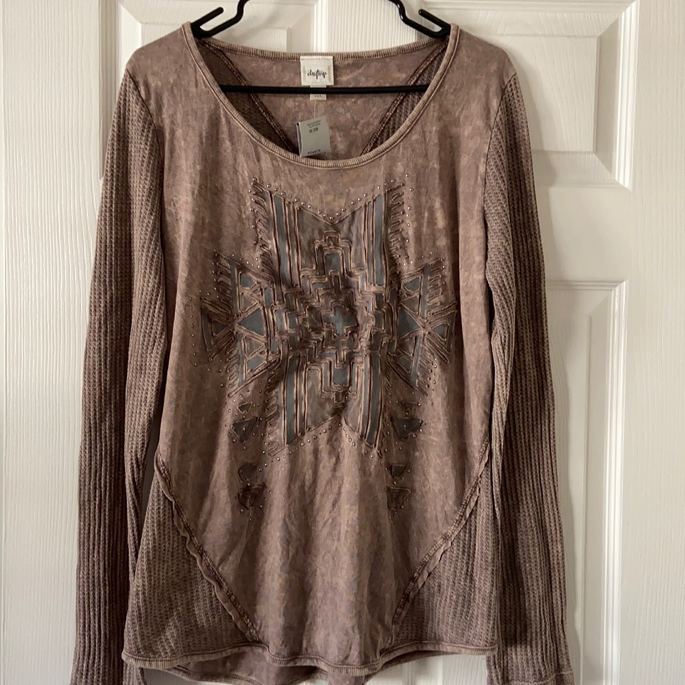 Women’s long sleeve Daytrip brand shirt